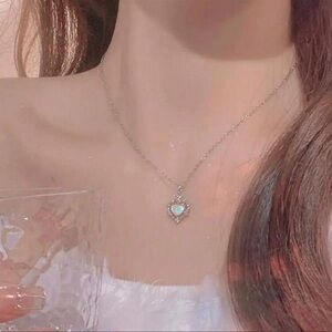 1pcs Silver Heart Pendant A Sparkling Firefly Moonstone Necklace - A Sparkling